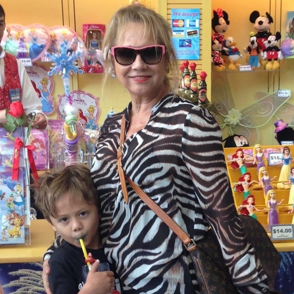 Louis Vuitton sunglasses lightly used in excellent condition ! - Picture 9 of 9